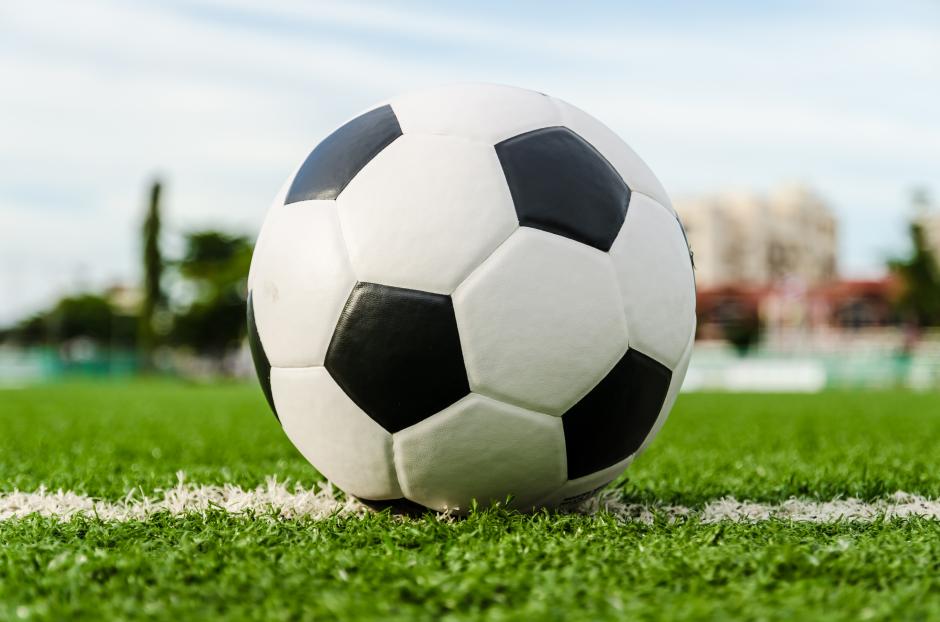 Améliorez les compétences de football de votre enfant dans notre école de sport